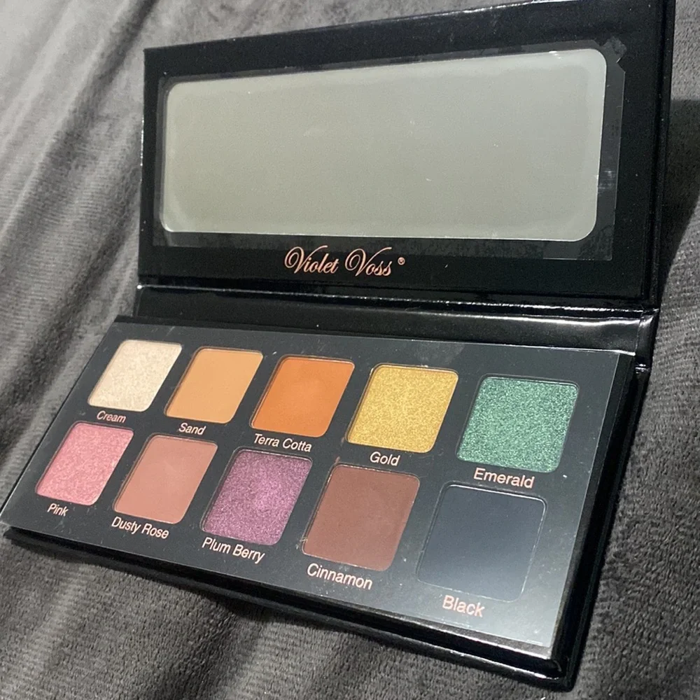 🪼Violet Voss Essentials PRO series eye shadow palette! - Picture 2 of 6